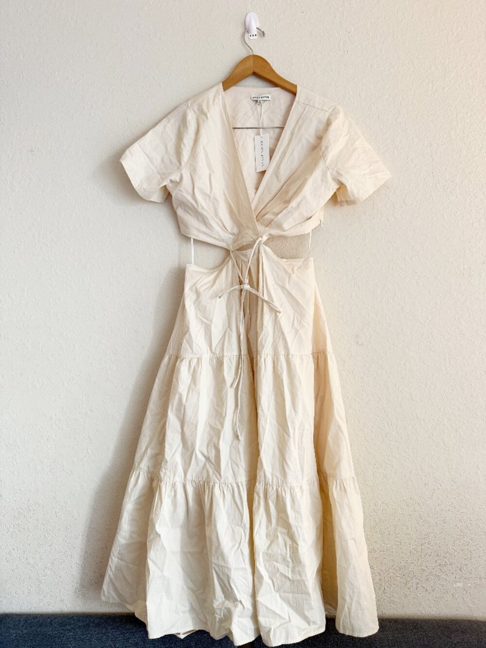 Moon River V Neck Cutout Tiered Maxi Dress Size Large - Picture 2 of 6